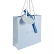 簡(jiǎn)析節(jié)日促銷(xiāo)珠寶首飾購(gòu)物袋設(shè)計(jì)注意事項(xiàng)